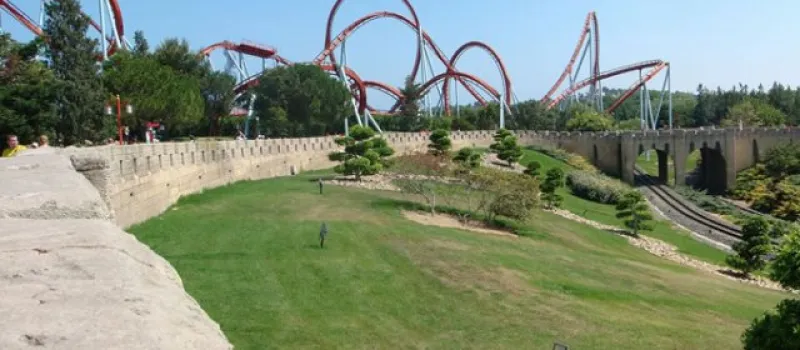 Experience an unforgettable day at Port Aventura and enjoy of one of Europe´s biggest theme Park. 